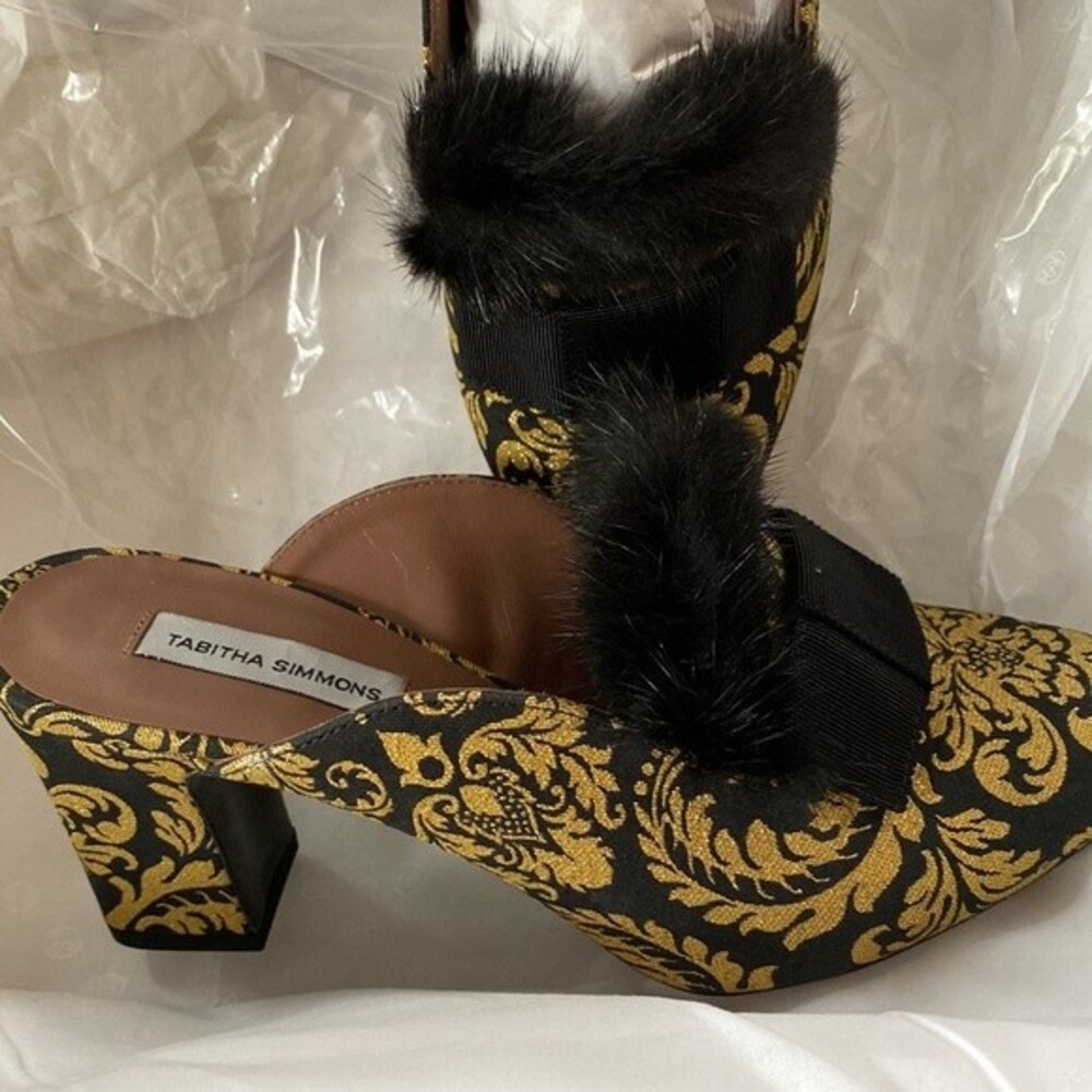 NIB Tabitha Simmons Anya fur mules with black and gold damask fabric Size EU35